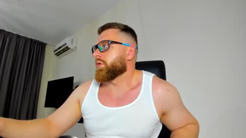Snapshot of alphaalexxx chatting on 18, 5, 2026 Alphaalexxx Lets reach Me 100 thumbs up online show from 18, 5, 2026