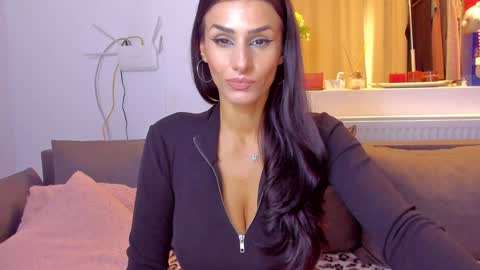 Snapshot of alphaqueenx chatting on 16, 11, 2025 Michelle online show from 16, 11, 2025