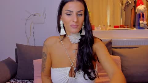 Snapshot of alphaqueenx chatting on 24, 11, 2025 Michelle online show from 24, 11, 2025