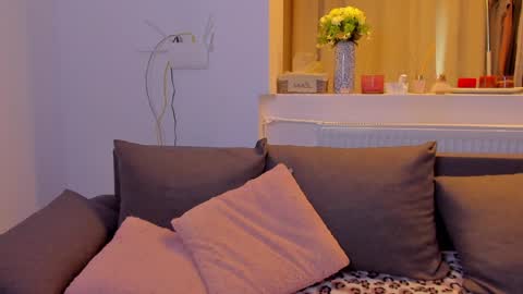 Snapshot of alphaqueenx chatting on 25, 11, 2025 Michelle online show from 25, 11, 2025