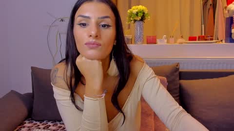 Snapshot of alphaqueenx chatting on 25, 11, 2025 Michelle online show from 25, 11, 2025