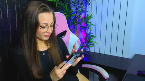 Alyse online show from 8, 9, 2025