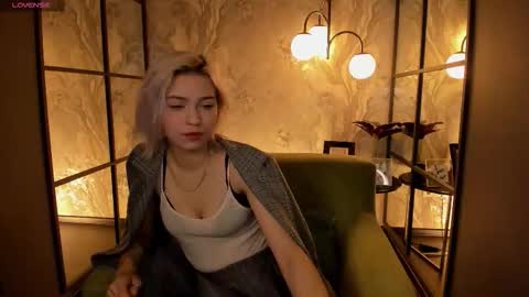 Snapshot of alysiasun chatting on 4, 10, 2025 Alysia online show from 4, 10, 2025