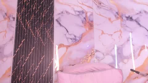 alyson__a online show from 16, 4, 2026