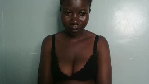 Snapshot of am_creme_delight chatting on 14, 4, 2026 am_creme_delight online show from 14, 4, 2026