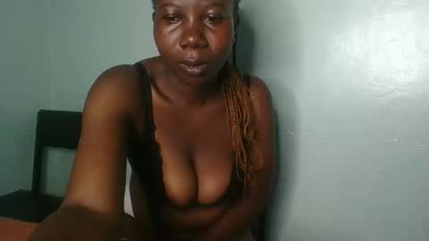 Snapshot of am_creme_delight chatting on 21, 4, 2026 am_creme_delight online show from 21, 4, 2026