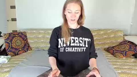Snapshot of amalia_mio chatting on 18, 7, 2026 Amalia online show from 18, 7, 2026