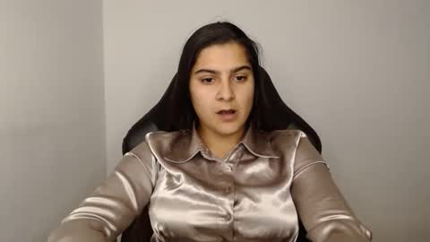 The queen of the biceps  online show from 4, 12, 2024