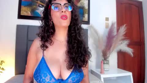 Amara Yasbel online show from 1, 11, 2025