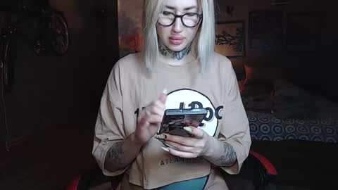 Snapshot of amayamalina chatting on 4, 11, 2025 Malina online show from 4, 11, 2025