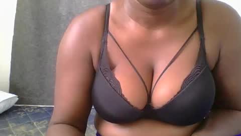 Snapshot of ambar_jasiri chatting on 3, 10, 2025 Mia online show from 3, 10, 2025