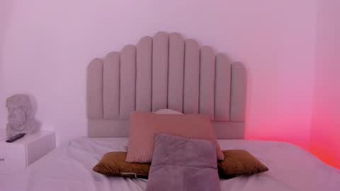 ambarevans_ online show from 15, 12, 2025