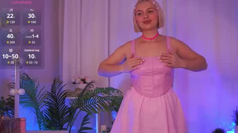 Snapshot of ameliawells chatting on 17, 10, 2025  Amelia  online show from 17, 10, 2025