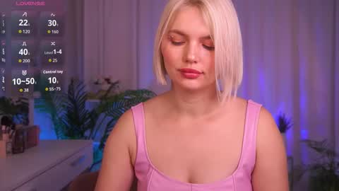 Snapshot of ameliawells chatting on 20, 10, 2025  Amelia  online show from 20, 10, 2025