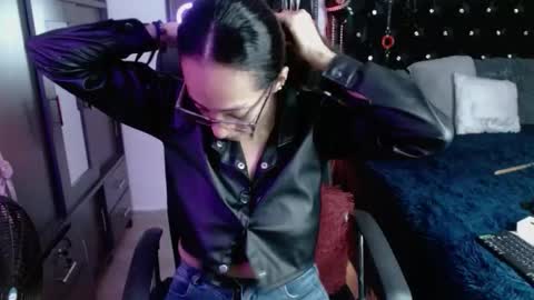 amelie__martinez online show from 17, 11, 2025