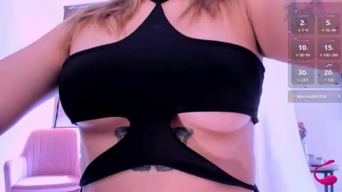 Snapshot of ameliegraham chatting on 25, 11, 2025 Amelie Graham online show from 25, 11, 2025