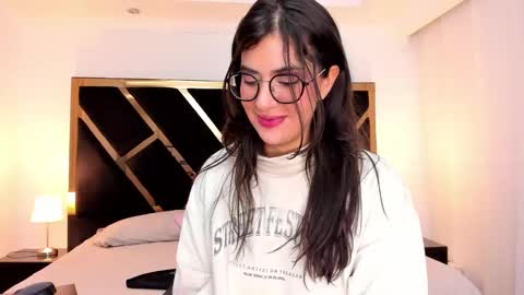 Snapshot of ameliie_saenz chatting on 4, 2, 2025 Ameli online show from 4, 2, 2025