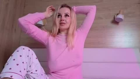 Snapshot of amelijarouz chatting on 3, 12, 2025 Amelija Rouz online show from 3, 12, 2025