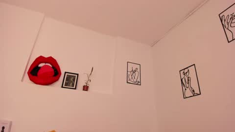 hi guys im ariani ill be off till december 1st for vacation if u want u can add me on snapchat by bio and talk or play there online show from 20, 1, 2025