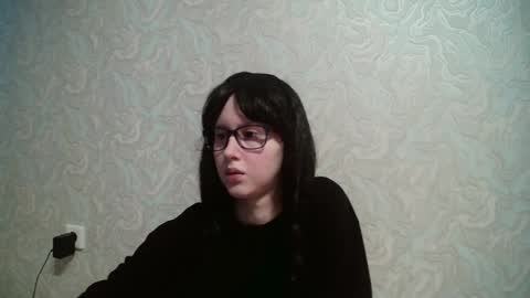 Amomira online show from 2, 2, 2025