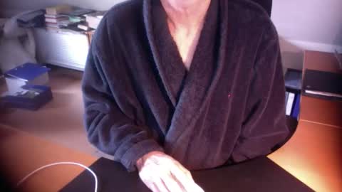 Amor2200 online show from 11, 11, 2025