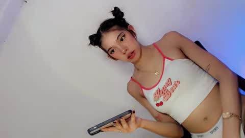 Belle Tylor online show from 25, 1, 2025