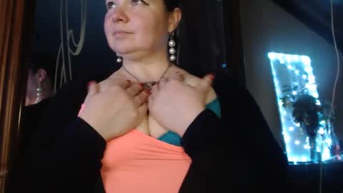 Snapshot of amorelara chatting on 2, 12, 2024 amorelara online show from 2, 12, 2024