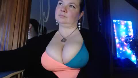 Snapshot of amorelara chatting on 6, 12, 2024 amorelara online show from 6, 12, 2024