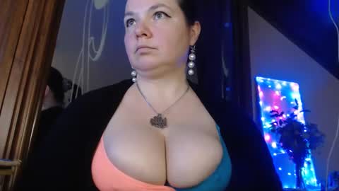 Snapshot of amorelara chatting on 7, 12, 2024 amorelara online show from 7, 12, 2024