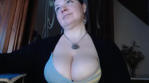 Snapshot of amorelara chatting on 1, 2, 2025 amorelara online show from 1, 2, 2025