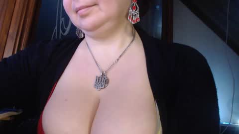 Snapshot of amorelara chatting on 11, 2, 2025 amorelara online show from 11, 2, 2025