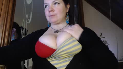 Snapshot of amorelara chatting on 2, 3, 2025 amorelara online show from 2, 3, 2025