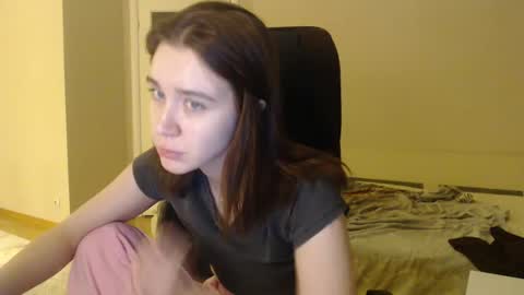 Snapshot of amoremeoww chatting on 4, 2, 2025 miss unforgettable online show from 4, 2, 2025