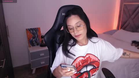 Mia Cristancho online show from 4, 6, 2026