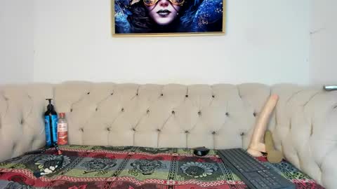 Amy Kamila online show from 12, 2, 2025