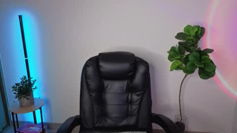 Snapshot of amyross1 chatting on 19, 10, 2025 Aleja online show from 19, 10, 2025