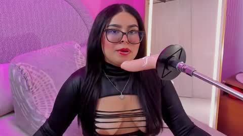 amywhitte_ online show from 18, 11, 2025