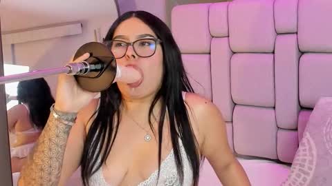 amywhitte_ online show from 3, 12, 2025