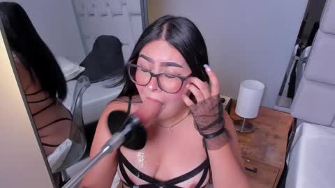 amywhitte_ online show from 4, 2, 2026