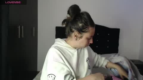 ana_arms_ online show from 9, 4, 2026