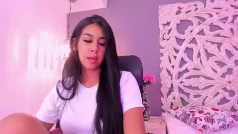 Snapshot of ana_gonzalez chatting on 9, 7, 2026 Ana Gonzalez online show from 9, 7, 2026