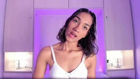 anaacollins_ online show from 21, 4, 2026