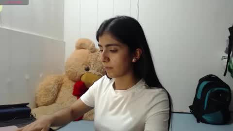 Anahi Browns online show from 1, 12, 2025