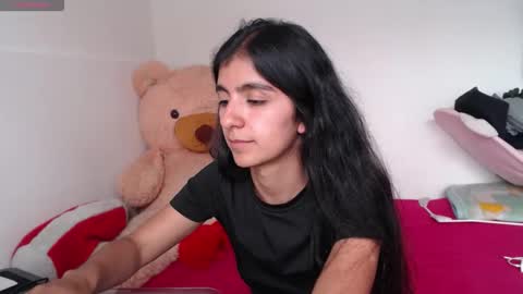 Snapshot of anahibrowns95 chatting on 4, 6, 2026 Anahi Browns online show from 4, 6, 2026
