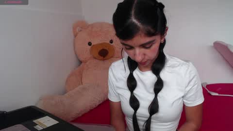 Anahi Browns online show from 16, 7, 2026