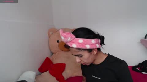 Anahi Browns online show from 4, 8, 2026