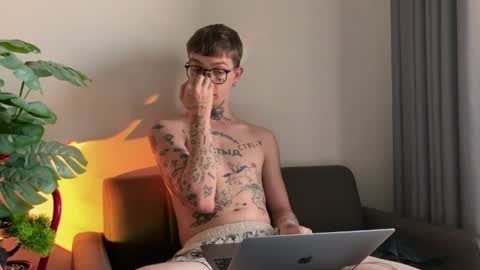 Snapshot of anahori_simon chatting on 5, 4, 2026 simon online show from 5, 4, 2026