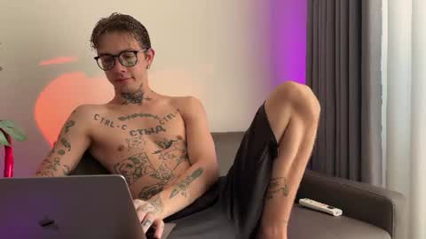 Snapshot of anahori_simon chatting on 29, 6, 2026 simon online show from 29, 6, 2026
