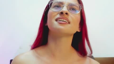 Andra Cyrus online show from 4, 2, 2025