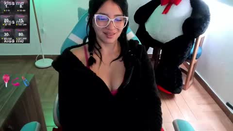 andrea_bonnie online show from 4, 3, 2025